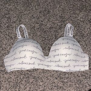NWOT Victoria’s Secret Lightly Lined Wireless Bra